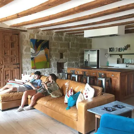 Lastias Guest house *