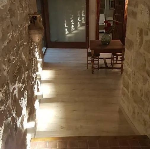 Lastias בית הארחה