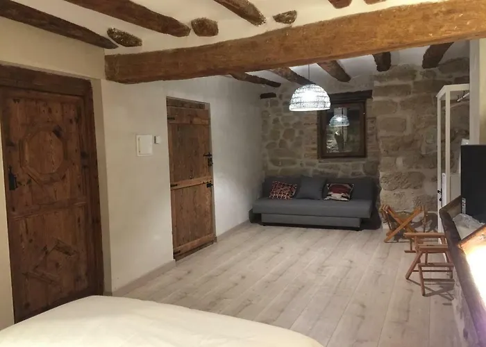 Lastias בית הארחה